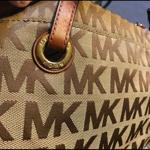 Michael Kors Jet Set Canvas Tote Large
